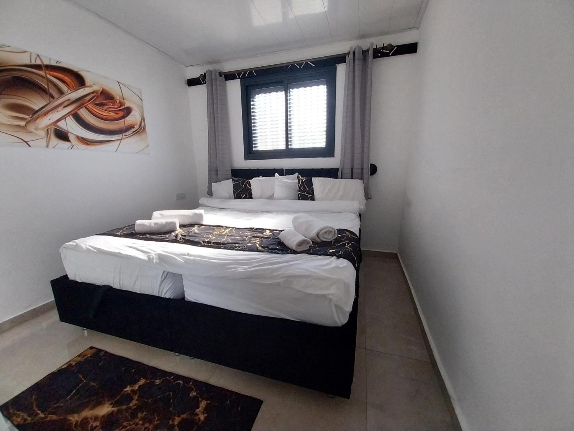 Апартаменты שירת דבורה בבני ברק Giv'at Shemu'el Экстерьер фото